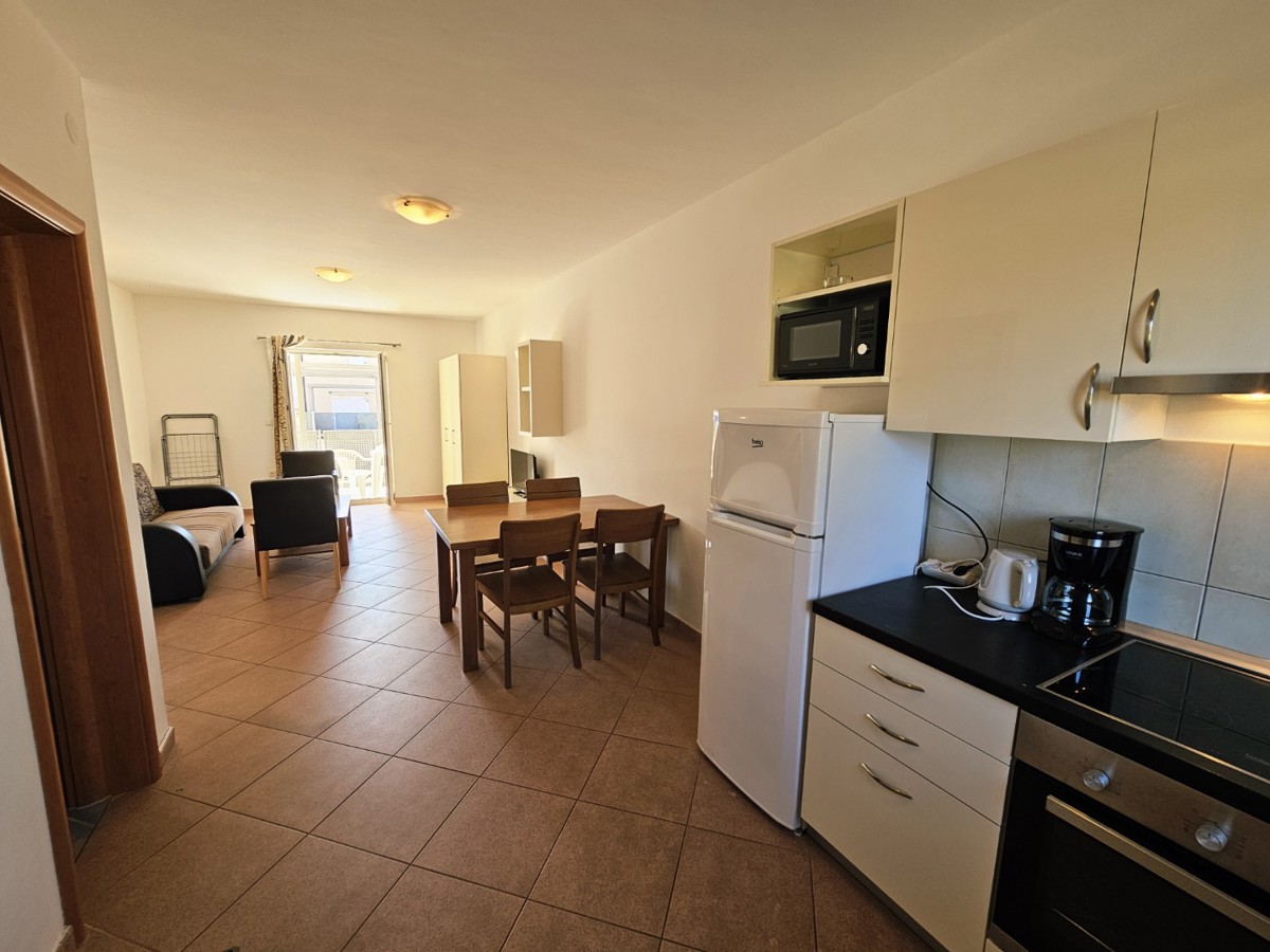 Vrstna hiša - 2 km do morja